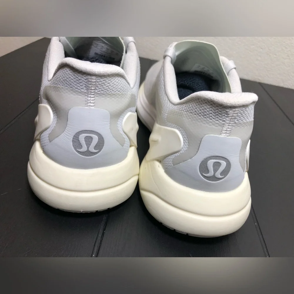 Lululemon Blissfeel 2 Womens Running Shoe silver white size 11